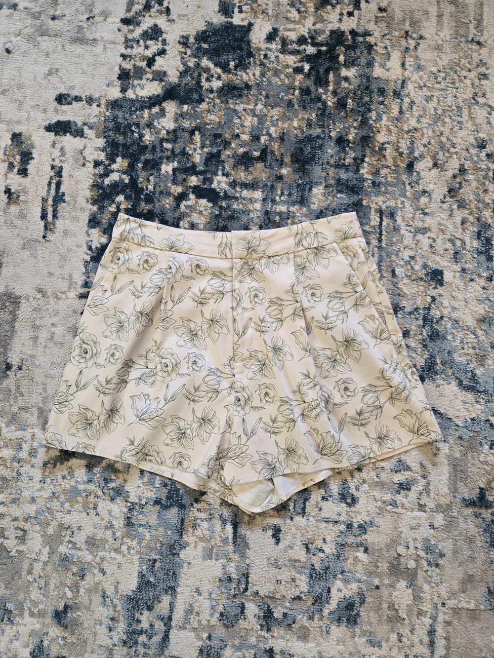Gianni Bini Cream Floral Skort Shorts